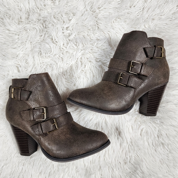 NWOB Forever Brown Heeled Ankle Booties Size 6 - Picture 8 of 12